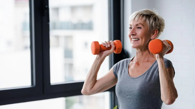 Ikuti tips hidup sehat di usia 50 tahun berikut ini. Khusus bagi wanita yang pasti mengalami menopause dan kondisi fisik lainnya. Mari hidup sehat dan bahagia!