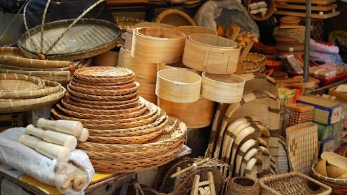 Ekonomi kreatif desa menjadi kekuatan baru yang menggerakkan ekonomi Indonesia melalui pemanfaatan potensi lokal hingga pelestarian budaya. Simak ulasannya!