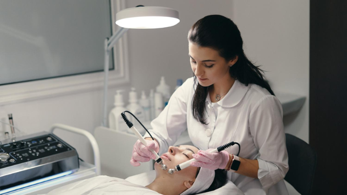 AI Skin Analyzer, Tren AI Paling Viral di Dunia Kecantikan